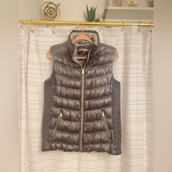 Beautiful Pewter Coloured CK Performance Vest - Picture 1 of 4